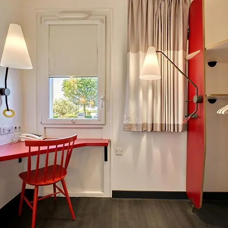 Ibis La Roche Sur Yon Vendespace Отель