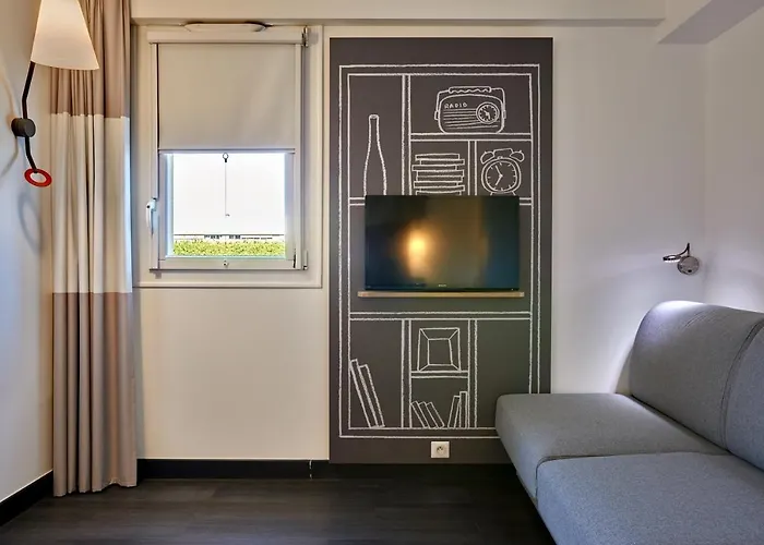 Ibis La Roche Sur Yon Vendespace מלון